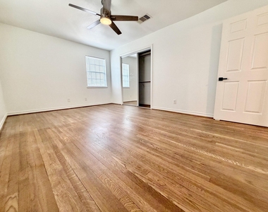 2126 Banks Street - Photo Thumbnail 25