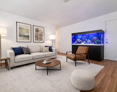 2126 Banks Street - Photo Thumbnail 10