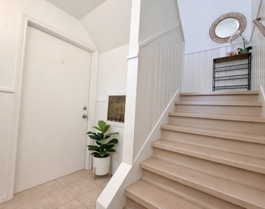 2126 Banks Street - Photo Thumbnail 6