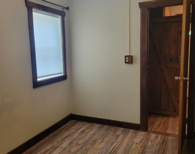 108 Magee - Photo Thumbnail 6