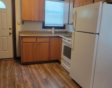 108 Magee - Photo Thumbnail 4