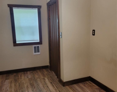 108 Magee - Photo Thumbnail 5
