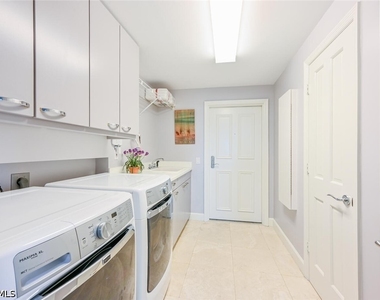 8665 Bay Colony Drive - Photo Thumbnail 35