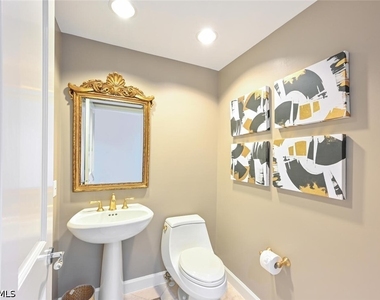 8665 Bay Colony Drive - Photo Thumbnail 25