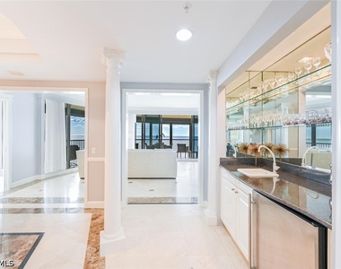 8665 Bay Colony Drive - Photo Thumbnail 34