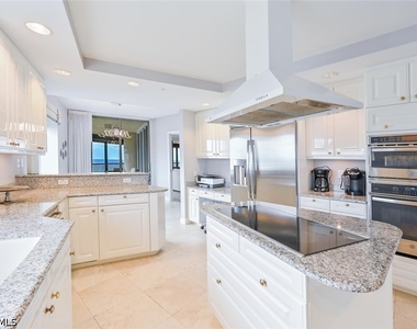 8665 Bay Colony Drive - Photo Thumbnail 17