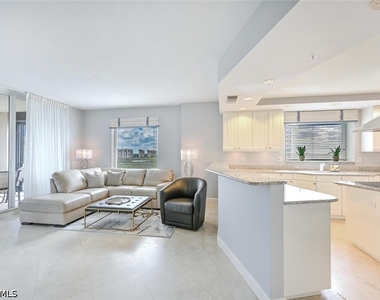 8665 Bay Colony Drive - Photo Thumbnail 21