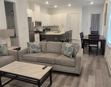 221 Oriole Street - Photo Thumbnail 4