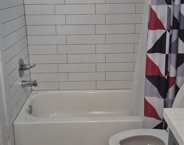 221 Oriole Street - Photo Thumbnail 11