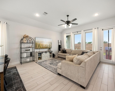 8711 Harbor Pines Drive - Photo Thumbnail 10
