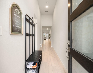 8711 Harbor Pines Drive - Photo Thumbnail 5