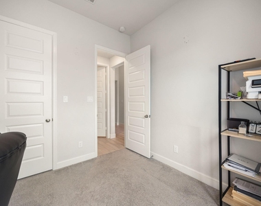 8711 Harbor Pines Drive - Photo Thumbnail 8