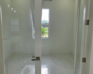 331 Nelson Road N - Photo Thumbnail 3
