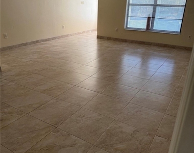 908 Primrose St - Photo Thumbnail 2