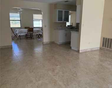 908 Primrose St - Photo Thumbnail 3