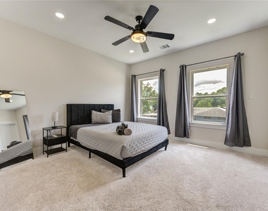 6835 Weston Street - Photo Thumbnail 15