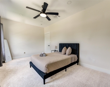 6835 Weston Street - Photo Thumbnail 24