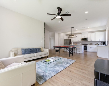 6835 Weston Street - Photo Thumbnail 10