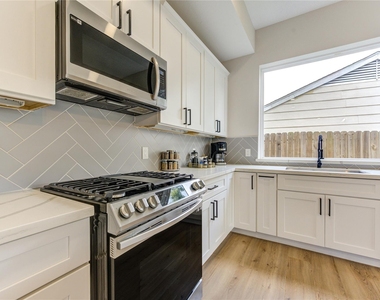 6835 Weston Street - Photo Thumbnail 6