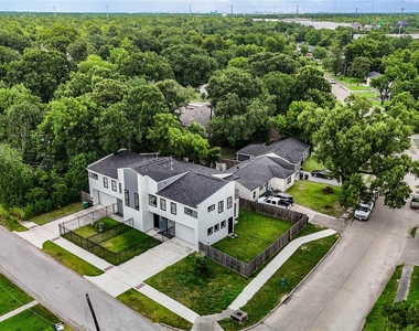 6835 Weston Street - Photo Thumbnail 2