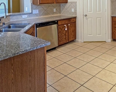2202 Drake Falls Drive - Photo Thumbnail 15