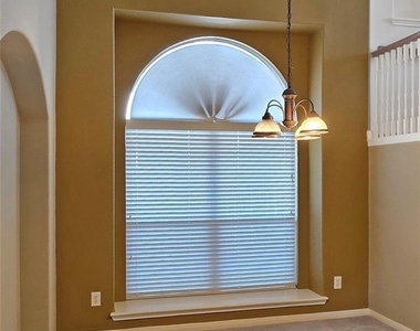 2202 Drake Falls Drive - Photo Thumbnail 8