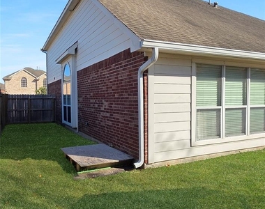 2202 Drake Falls Drive - Photo Thumbnail 41