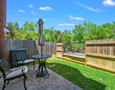 305 Holleman Drive E - Photo Thumbnail 7