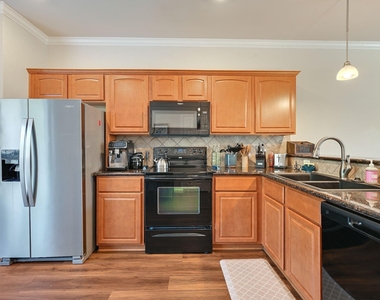 305 Holleman Drive E - Photo Thumbnail 3