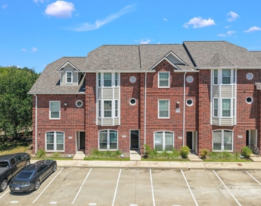 305 Holleman Drive E - Photo Thumbnail 19