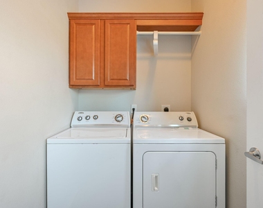 305 Holleman Drive E - Photo Thumbnail 6