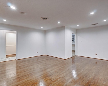 1202 Shadeland Drive - Photo Thumbnail 10