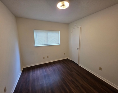 11726 Plumbrook Drive - Photo Thumbnail 8