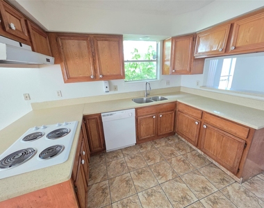 11726 Plumbrook Drive - Photo Thumbnail 6