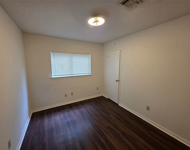 11726 Plumbrook Drive - Photo Thumbnail 7
