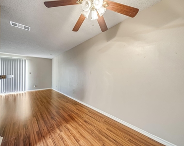 2501 Gulf Freeway - Photo Thumbnail 22