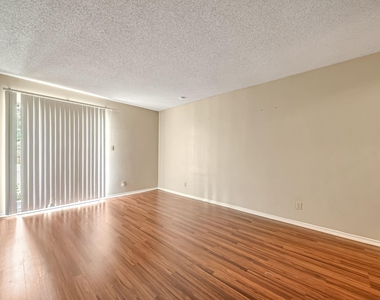 2501 Gulf Freeway - Photo Thumbnail 18