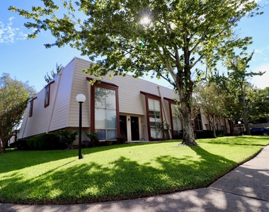 5929 Queensloch Drive - Photo Thumbnail 12
