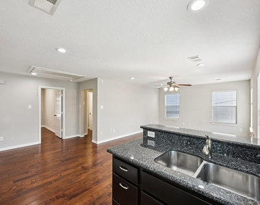 1405 Bailey Street - Photo Thumbnail 17