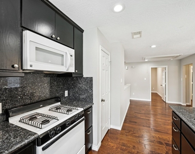 1405 Bailey Street - Photo Thumbnail 16