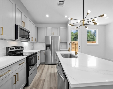 4610 Crown Grove Lane - Photo Thumbnail 9