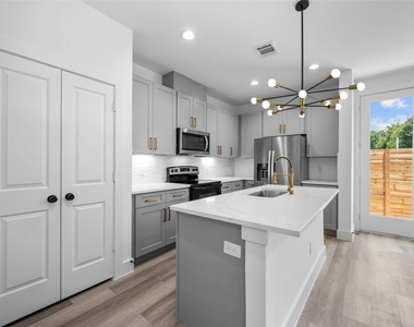 4610 Crown Grove Lane - Photo Thumbnail 6