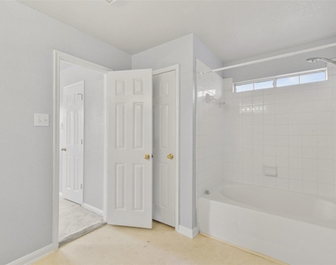 21106 Blackbluff Court - Photo Thumbnail 14