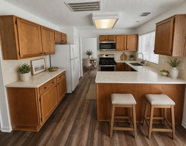 3901 Spring Garden Drive - Photo Thumbnail 4