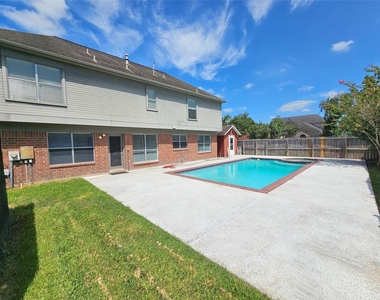 3901 Spring Garden Drive - Photo Thumbnail 13