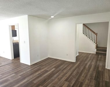 3901 Spring Garden Drive - Photo Thumbnail 2
