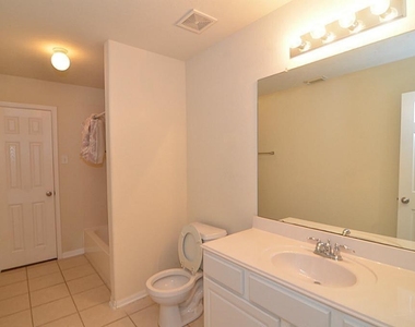 11306 Overland Trail Drive - Photo Thumbnail 14