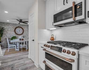 1223 Saxony Lane - Photo Thumbnail 9