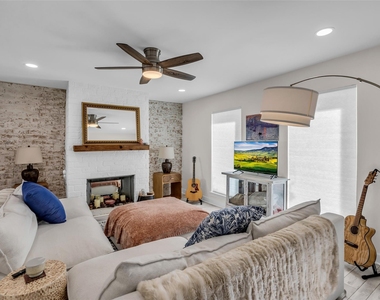 1223 Saxony Lane - Photo Thumbnail 2