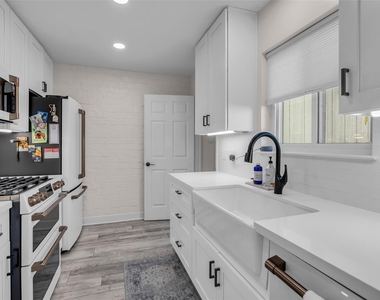 1223 Saxony Lane - Photo Thumbnail 11
